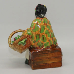 HN1492 Royal Doulton figure Old Lavender Seller