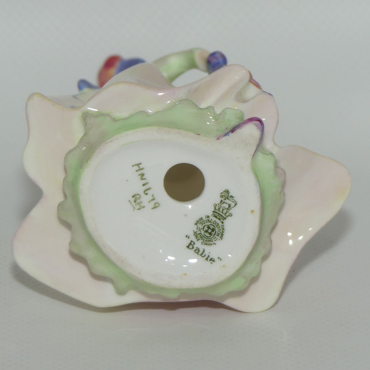 HN1679 Royal Doulton figure Babie | early version