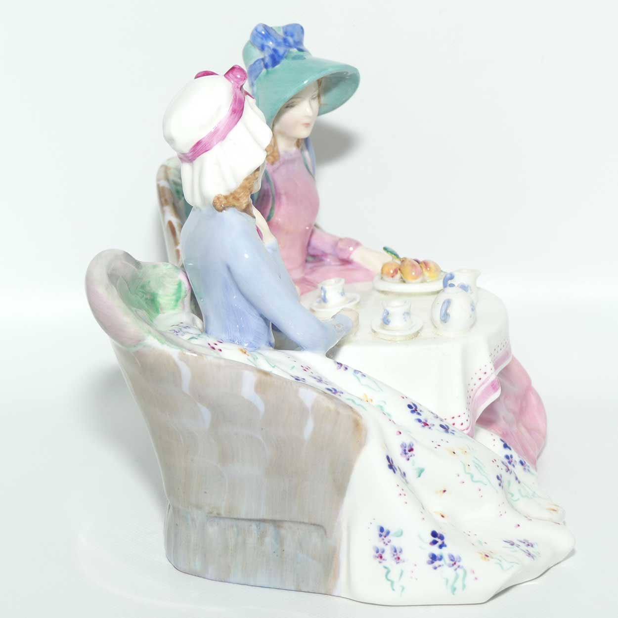 HN1747 Royal Doulton figure Afternoon Tea | later