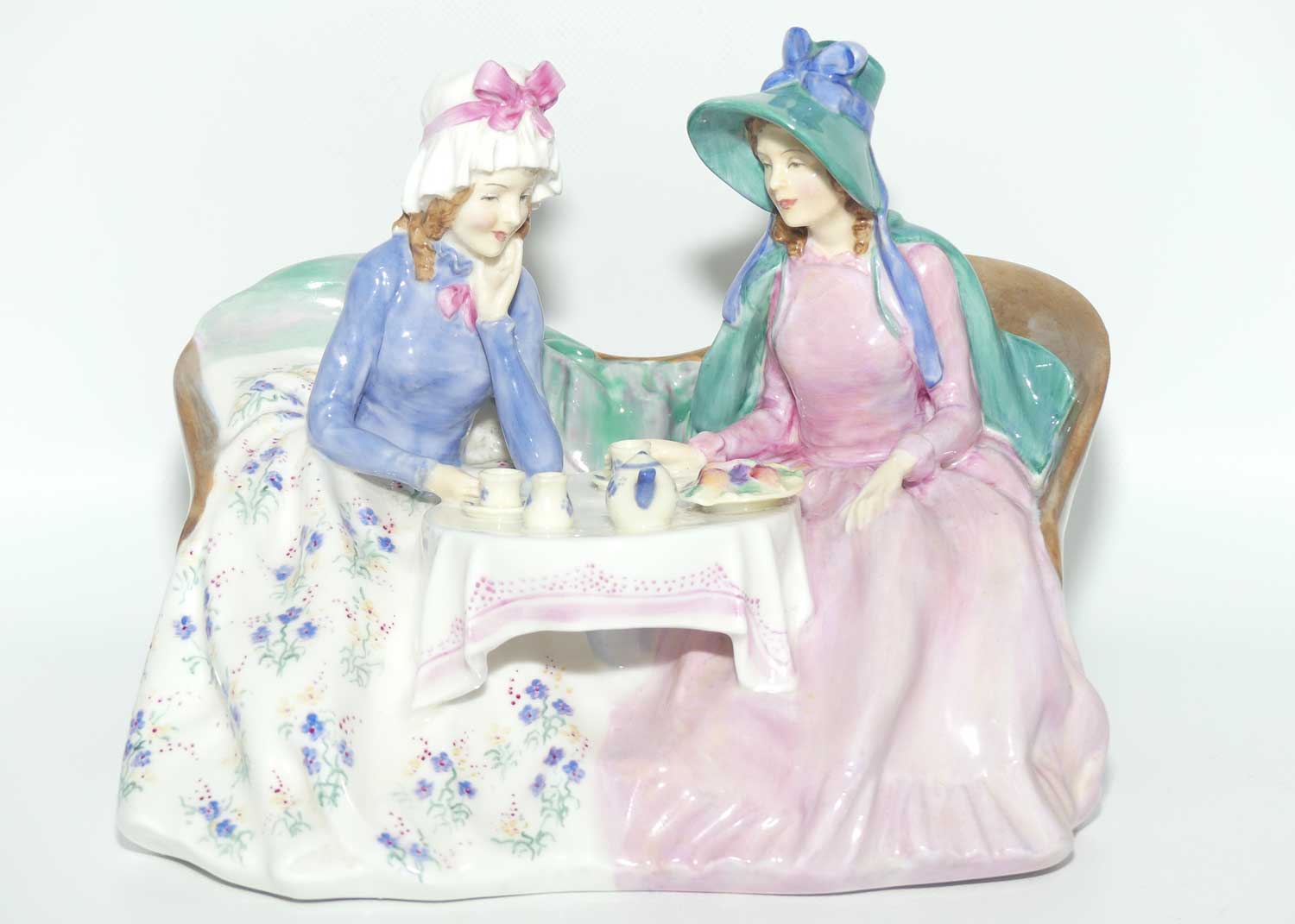 HN1747 Royal Doulton figure Afternoon Tea | early