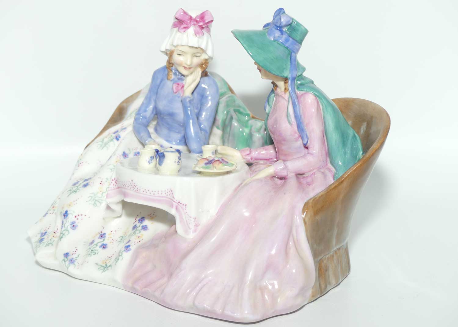 HN1747 Royal Doulton figure Afternoon Tea | early