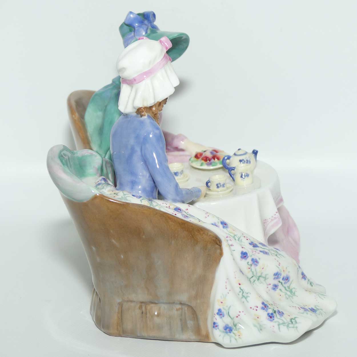 HN1747 Royal Doulton figure Afternoon Tea | early