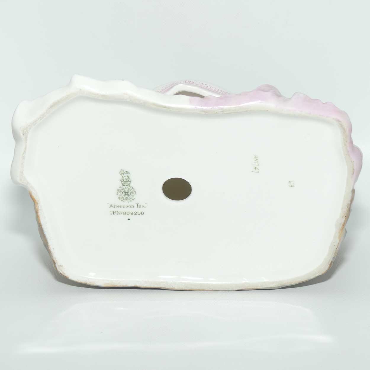 HN1747 Royal Doulton figure Afternoon Tea | early