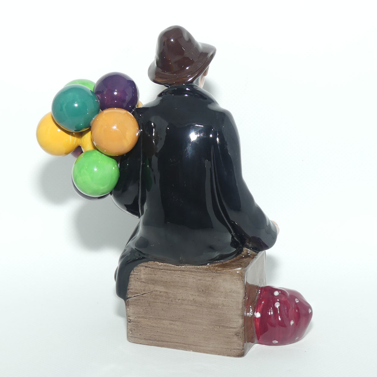 HN1954 Royal Doulton figure The Balloon Man | Green Balloon | 1970's era