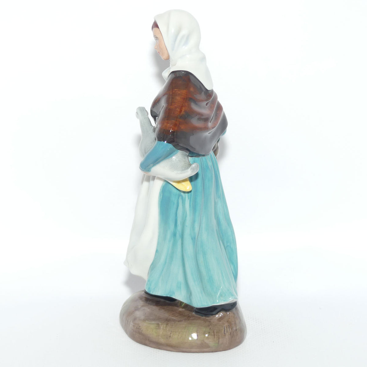 HN1991 Royal Doulton figure A Country Lass