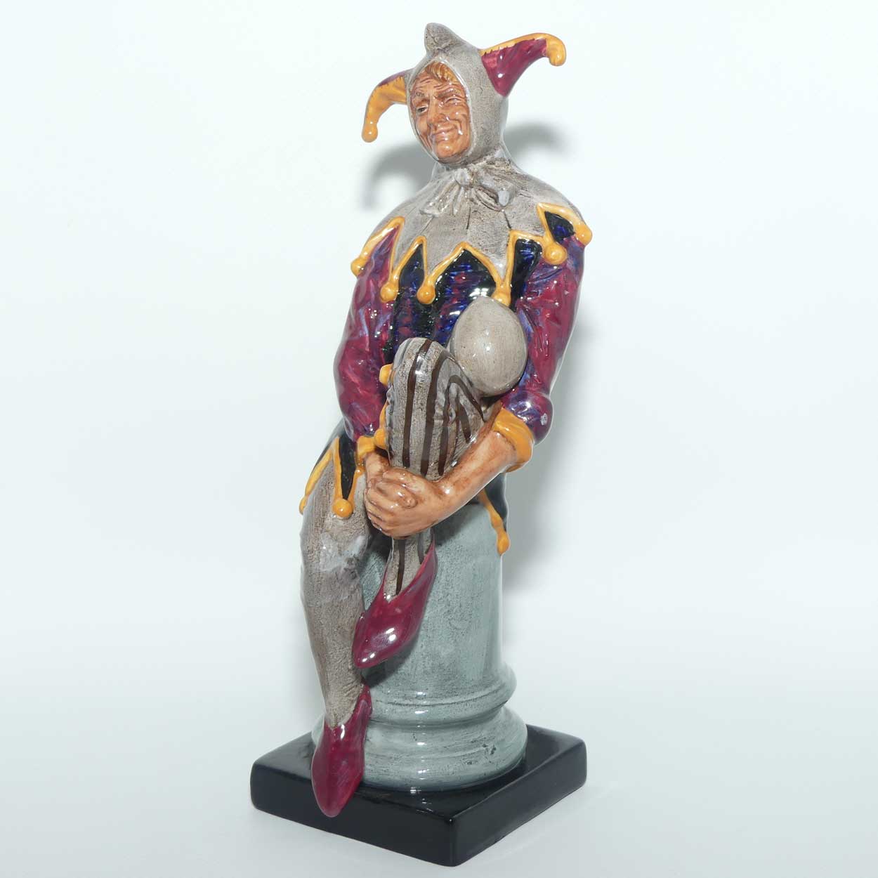 HN2016 Royal Doulton figure The Jester | 1970s era