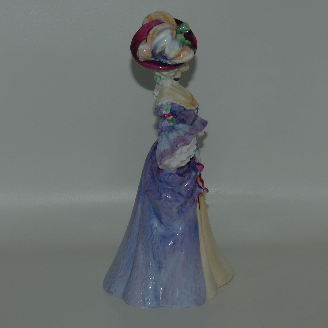 hn2058-royal-doulton-figure-hermoine