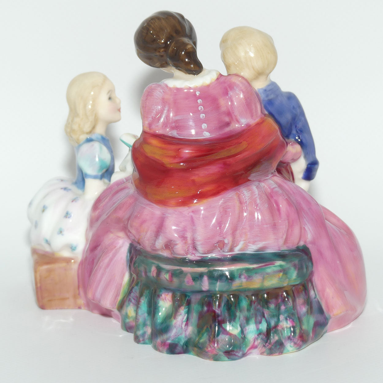 HN2059 Royal Doulton figure Bedtime Story | 1970's version