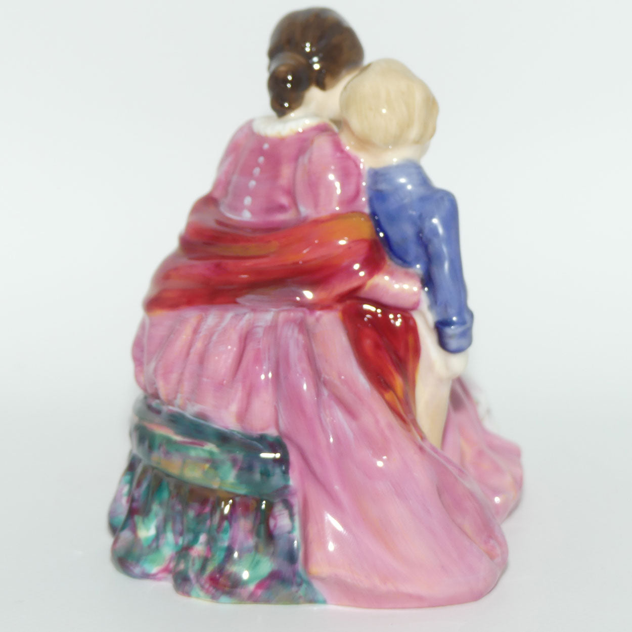 HN2059 Royal Doulton figure Bedtime Story | 1970's version