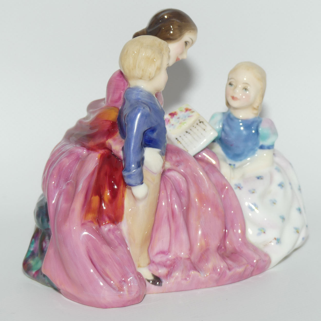 HN2059 Royal Doulton figure Bedtime Story | 1970's version