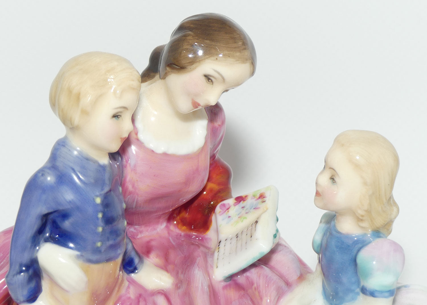 HN2059 Royal Doulton figure Bedtime Story | 1970's version