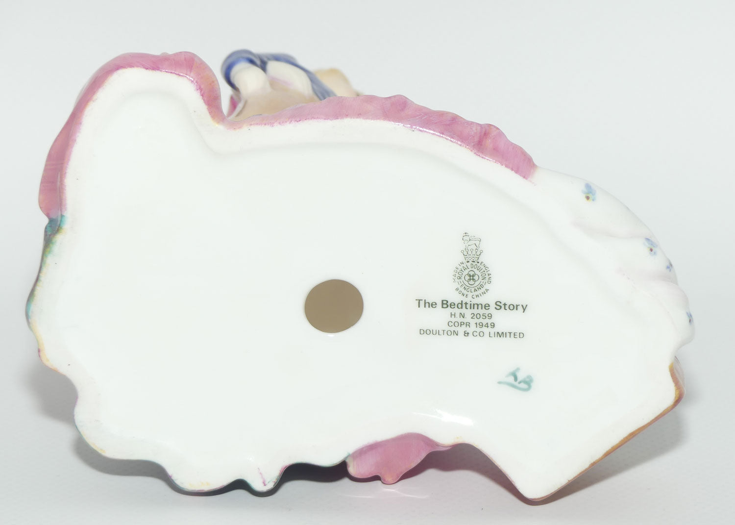 HN2059 Royal Doulton figure Bedtime Story | 1970's version