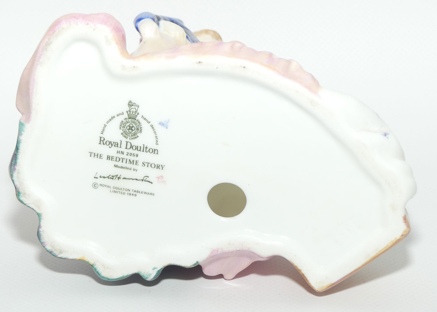 HN2059 Royal Doulton figure Bedtime Story | later version