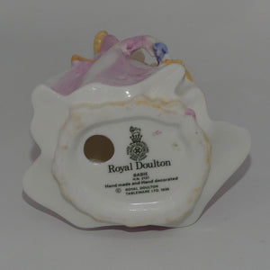 hn2121-royal-doulton-figure-babie