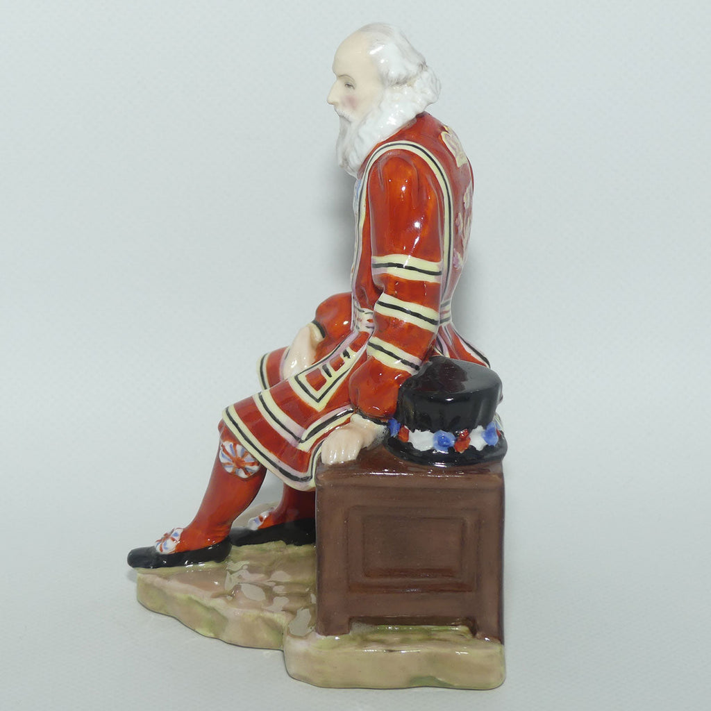 HN2122 Royal Doulton figure Yeoman of the Guard