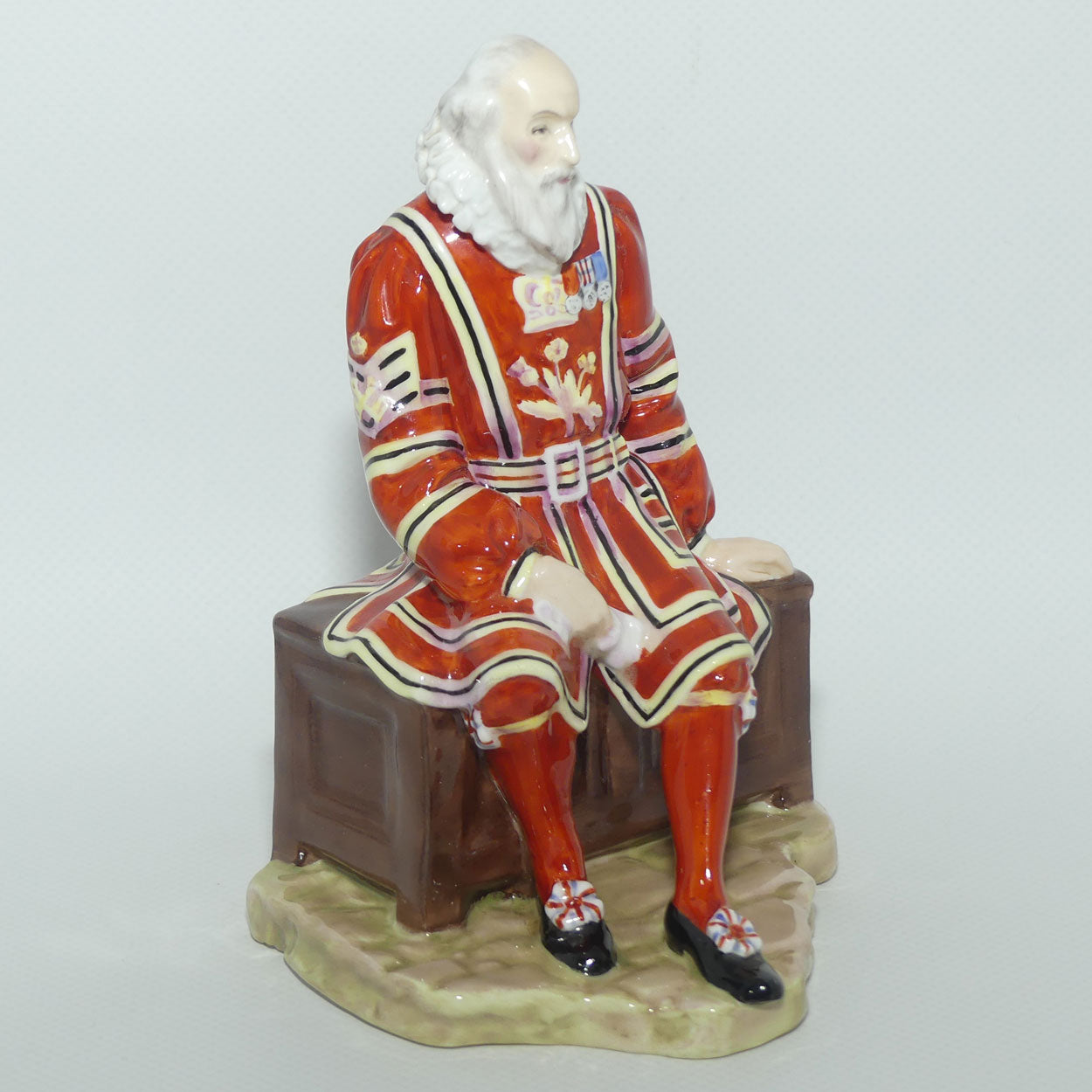 HN2122 Royal Doulton figure Yeoman of the Guard