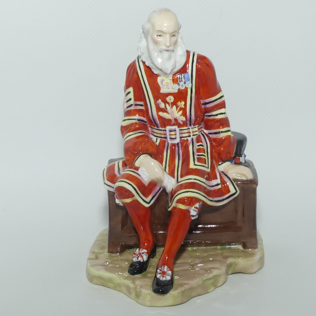 HN2122 Royal Doulton figure Yeoman of the Guard