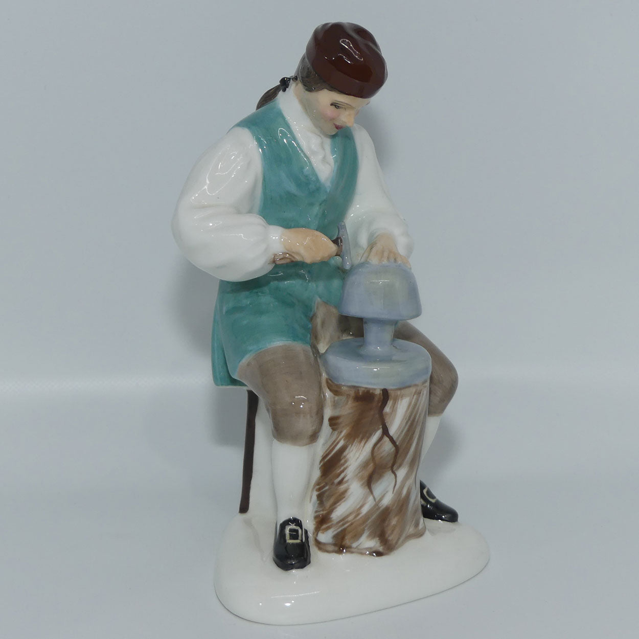 HN2208 Royal Doulton figurine Silversmith of Williamsburg 