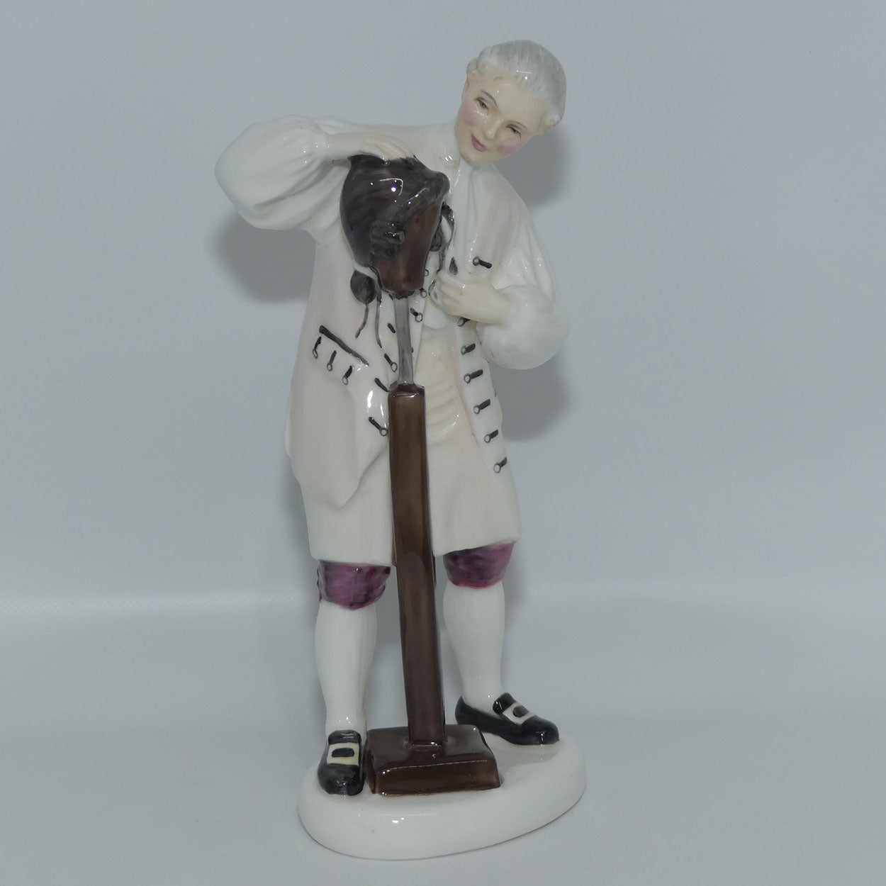 HN2239 Royal Doulton figurine Wigmaker of Williamsburg  