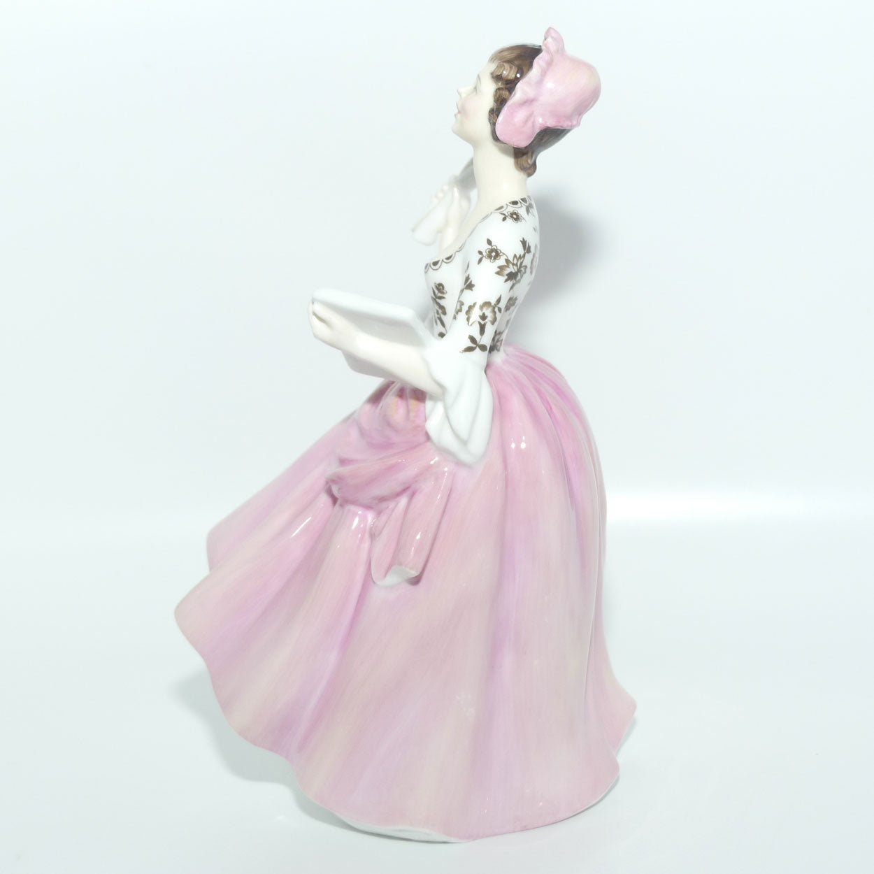 HN2266 Royal Doulton figurine Ballad Seller | Pretty Ladies Figurines