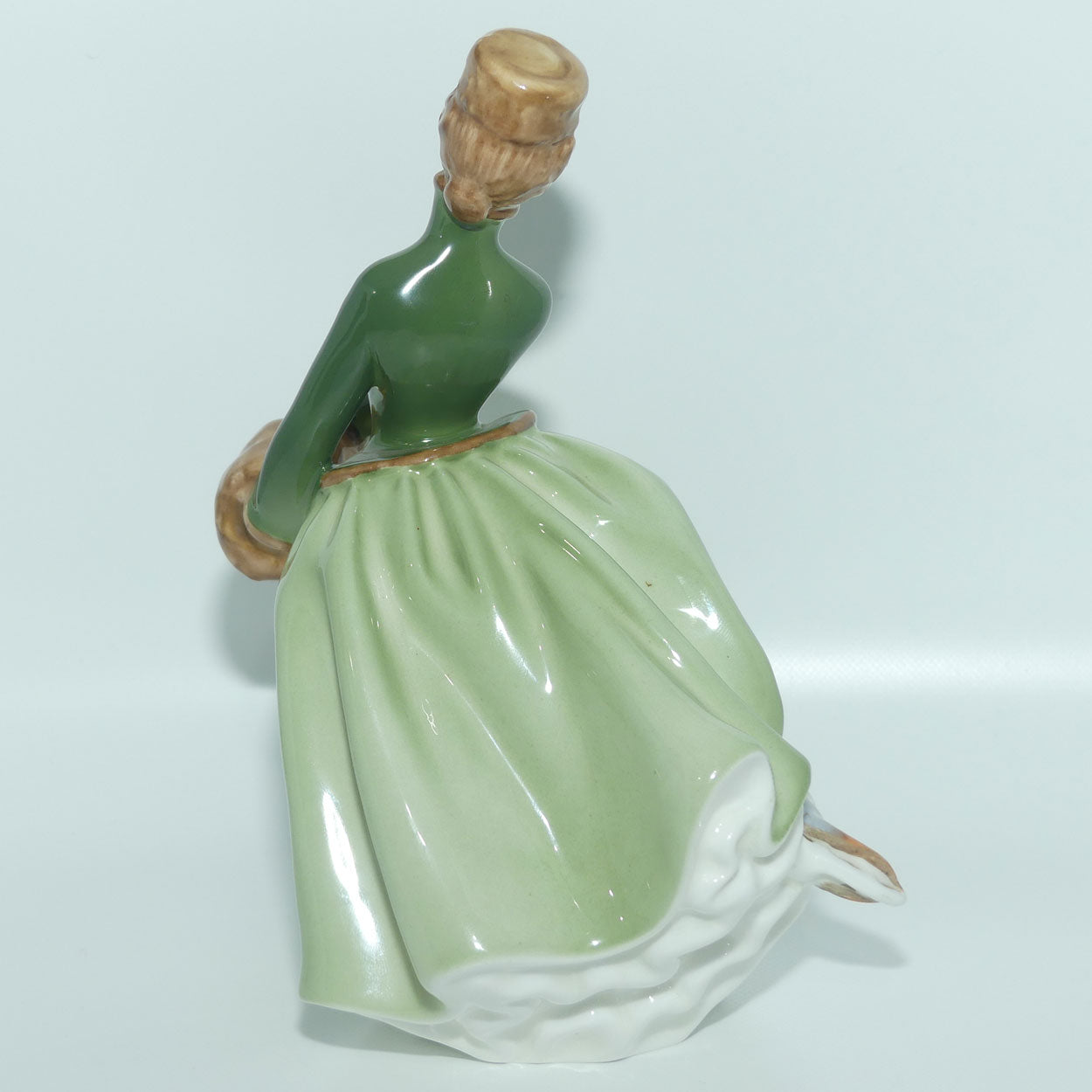 HN2318 Royal Doulton figurine Grace | Pretty Ladies Figurines