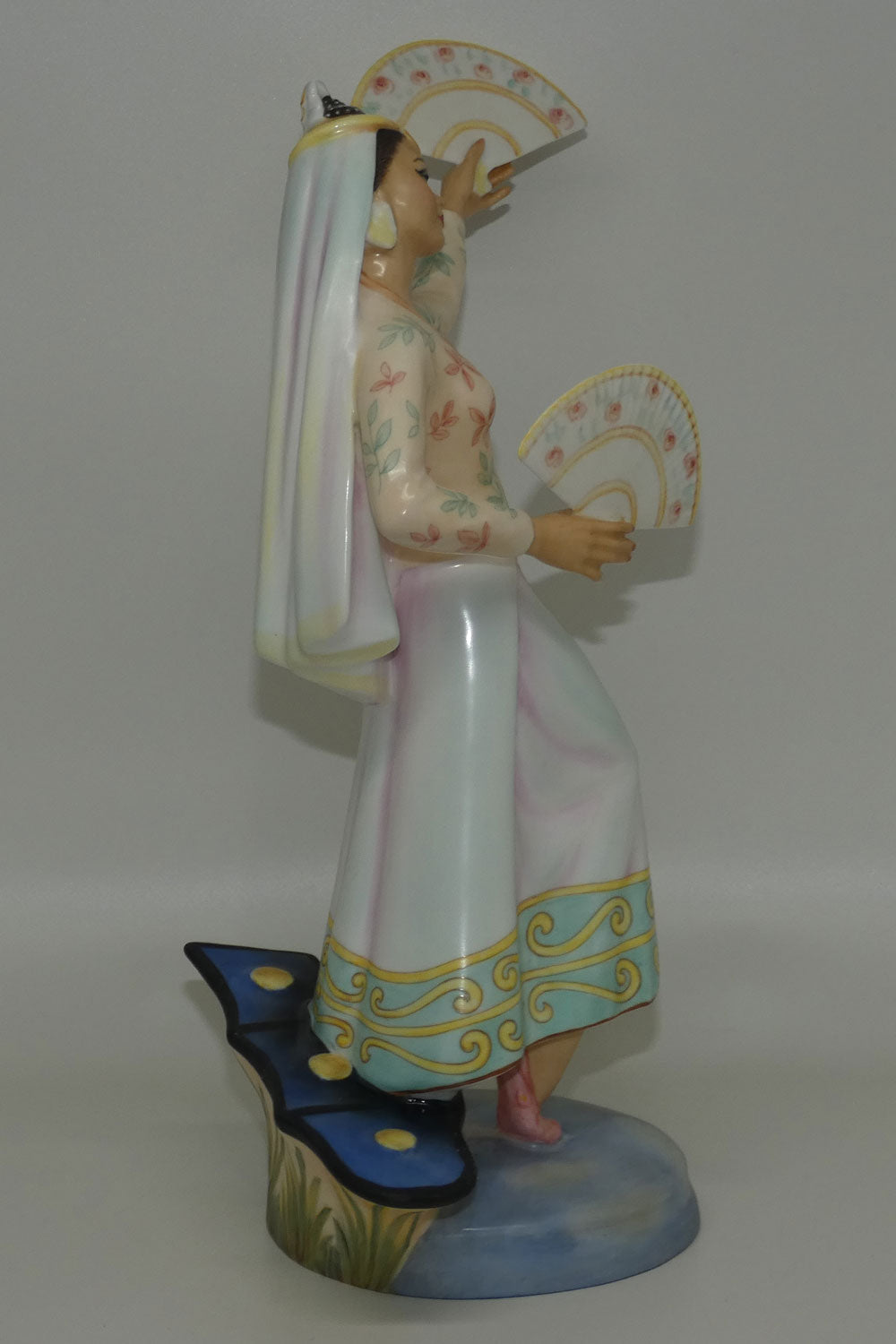 hn2839-royal-doulton-figure-philippine-dancer