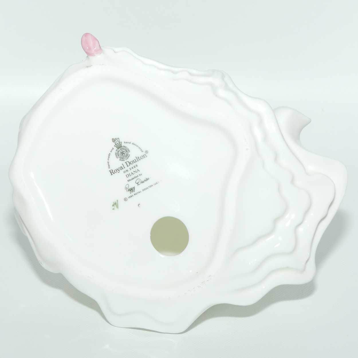 HN2468 Royal Doulton figure Diana | Floral