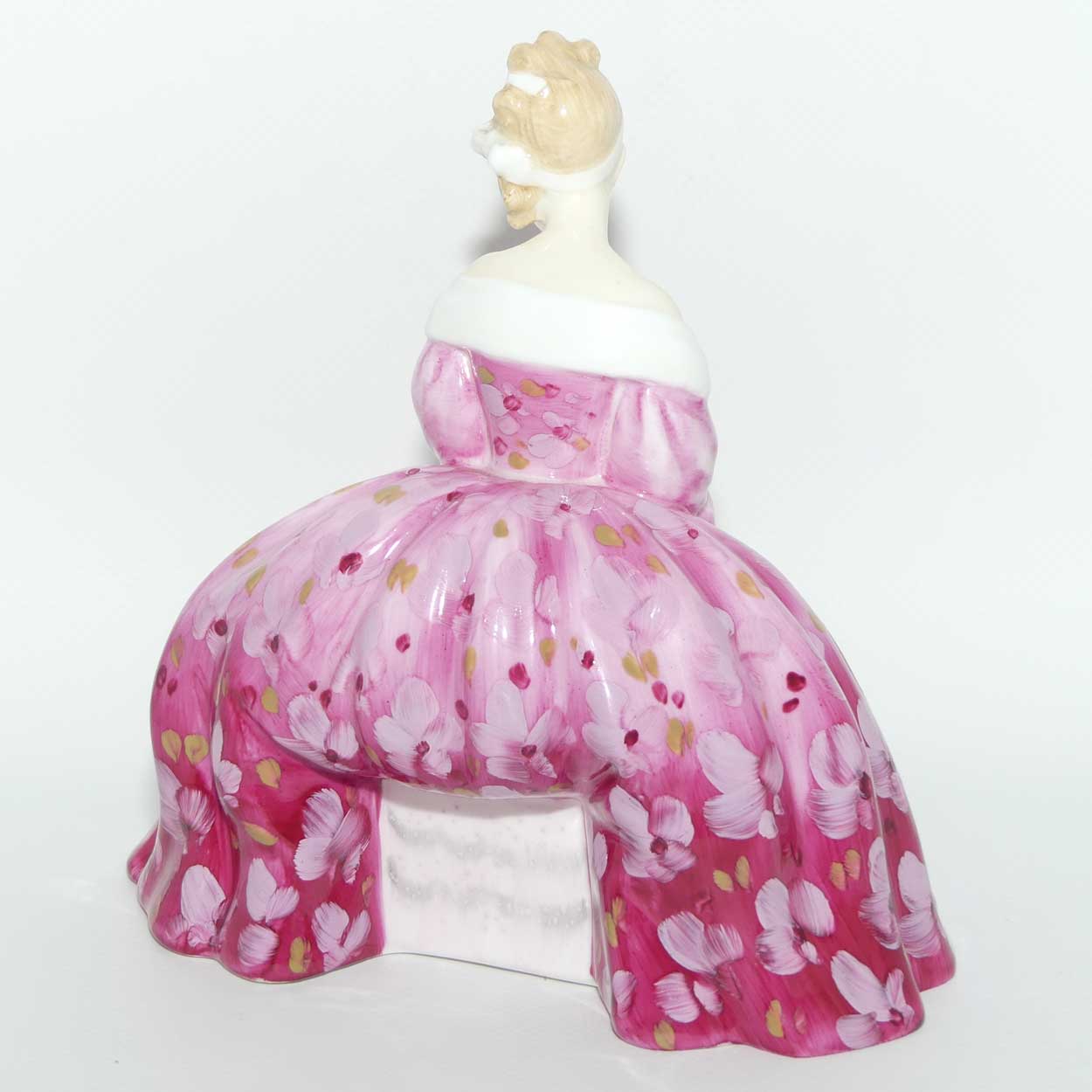 HN2471 Royal Doulton figure Victoria