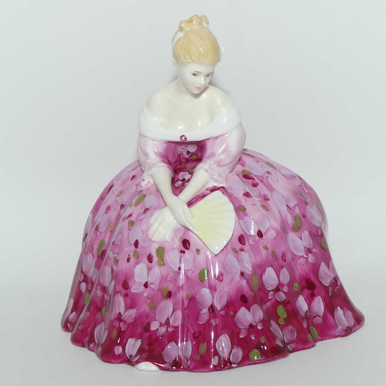 HN2471 Royal Doulton figure Victoria