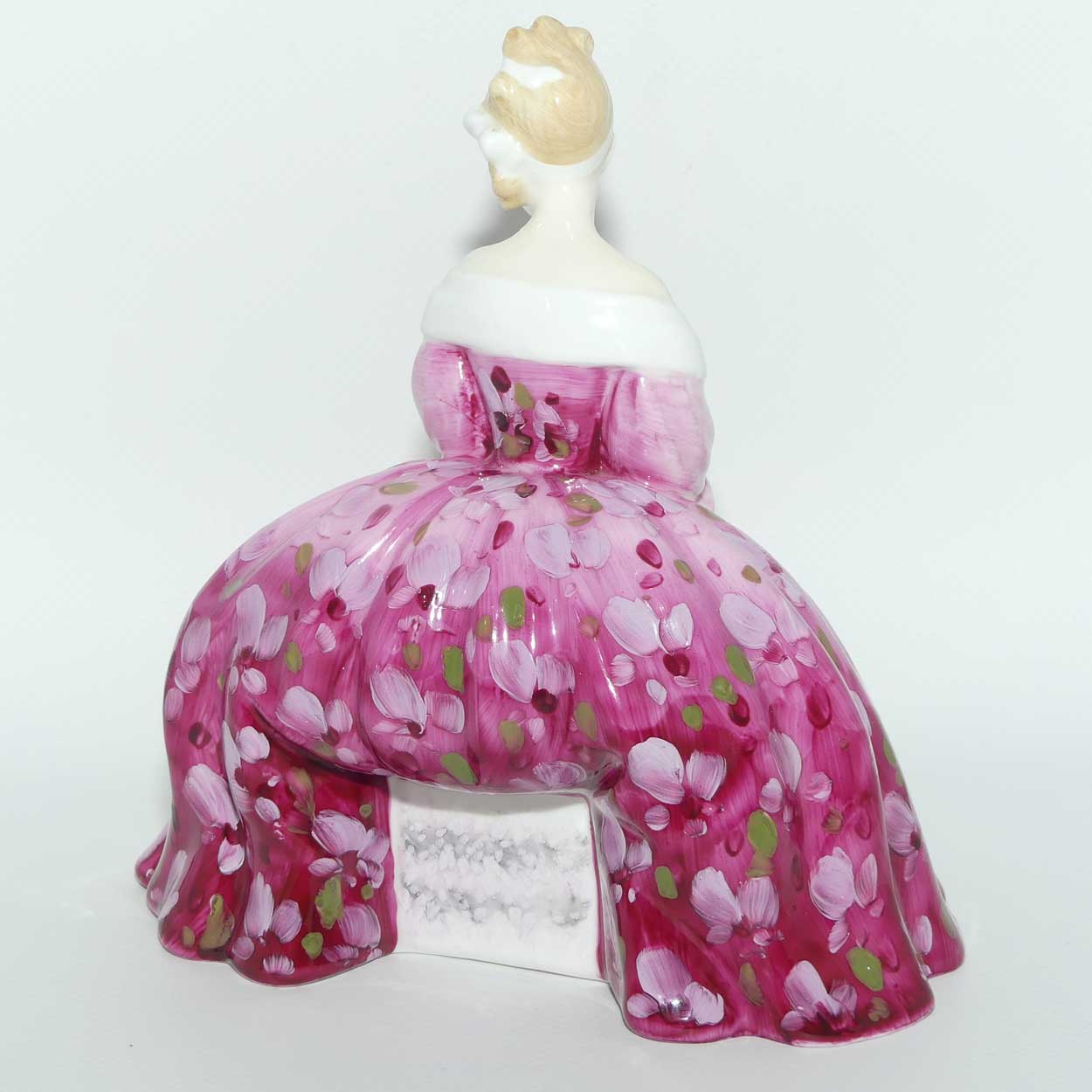 HN2471 Royal Doulton figure Victoria