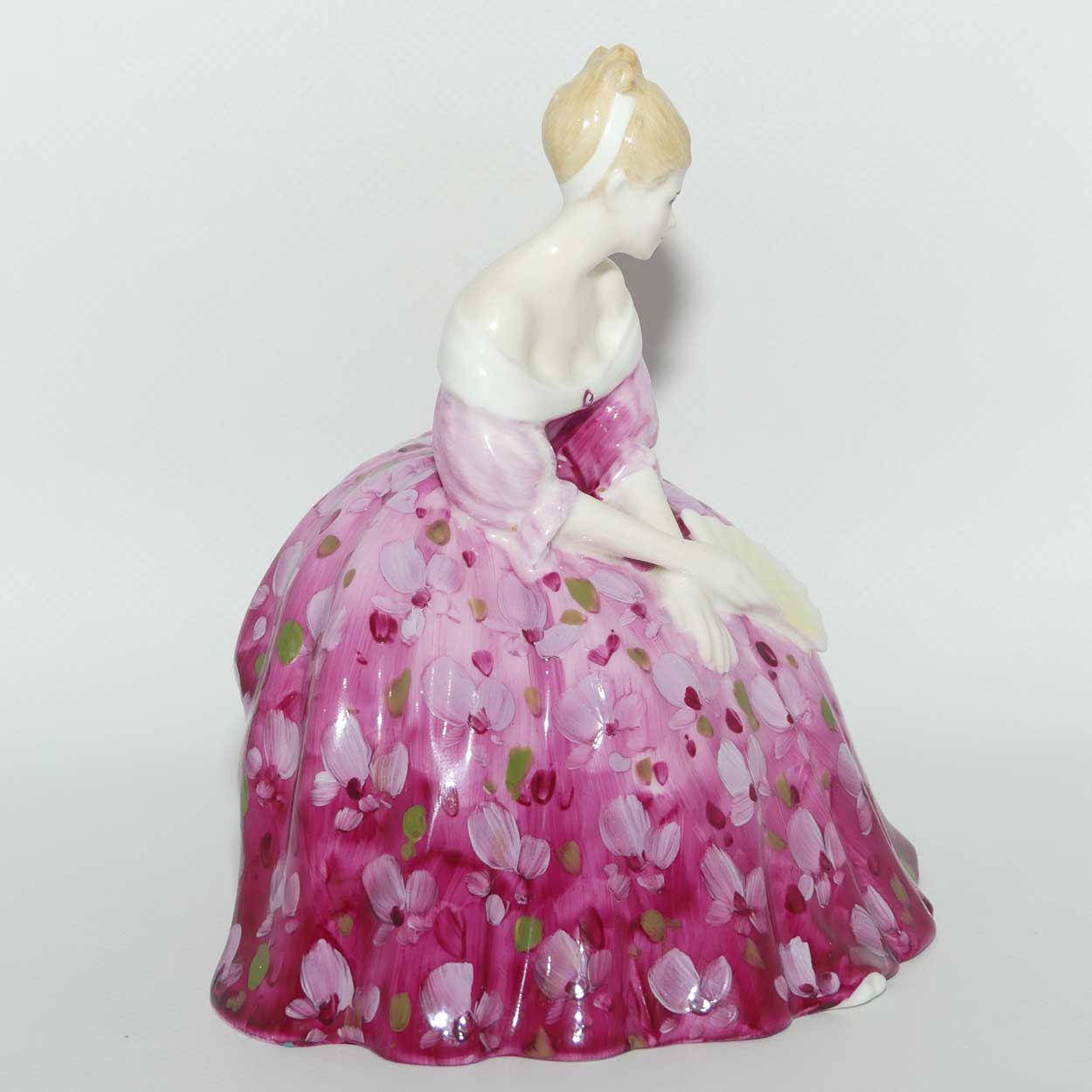 HN2471 Royal Doulton figure Victoria