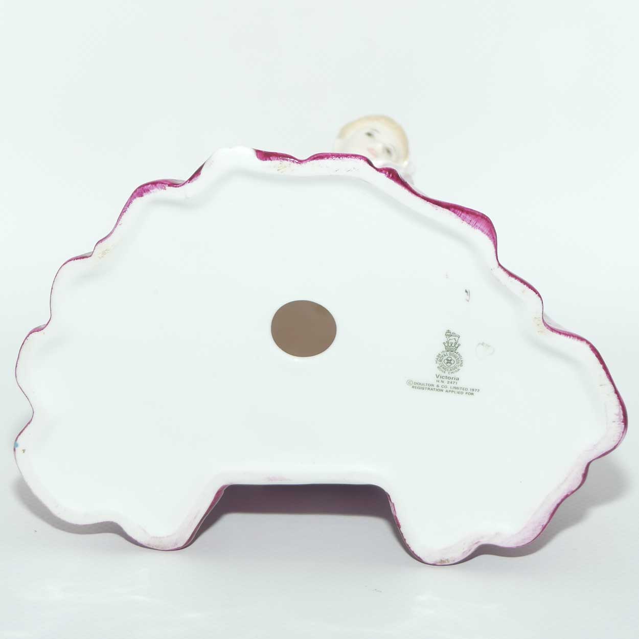 HN2471 Royal Doulton figure Victoria