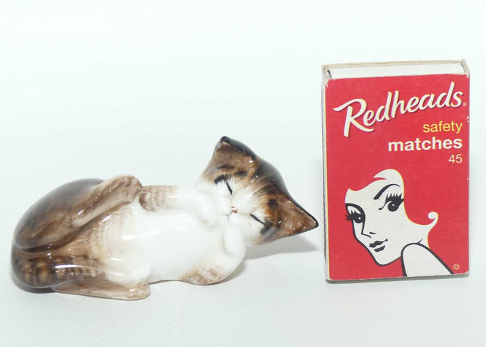 HN2579 Royal Doulton Character Kitten figure | Lying on Back