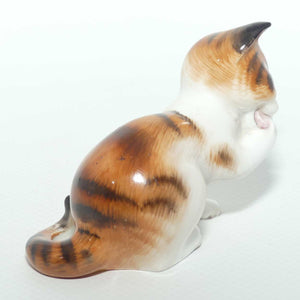 HN2583 Royal Doulton Character Kitten figure | Licking front Paw