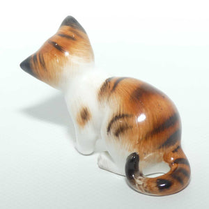 HN2583 Royal Doulton Character Kitten figure | Licking front Paw