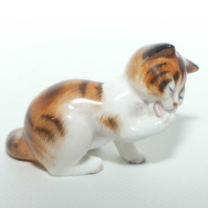 HN2583 Royal Doulton Character Kitten figure | Licking front Paw