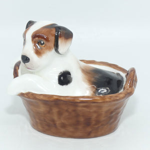 hn2587-royal-doulton-terrier-sitting-in-basket-2