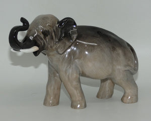 hn2644-royal-doulton-elephant-trunk-in-salute-grey-1