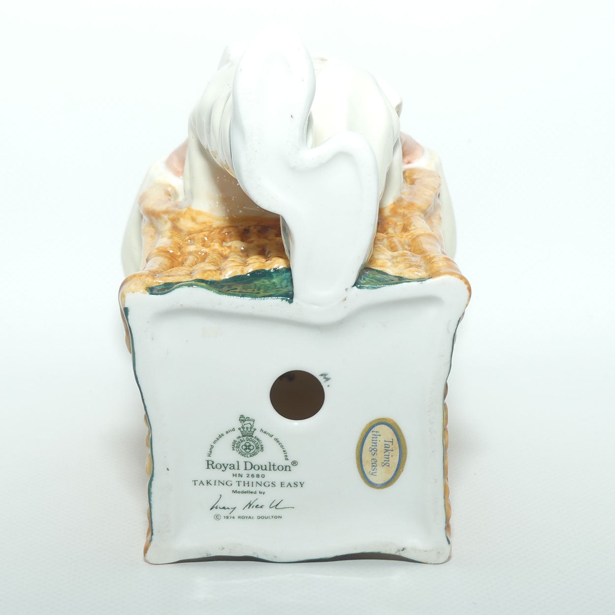 HN2680 Royal Doulton figure Taking Things Easy | Cream