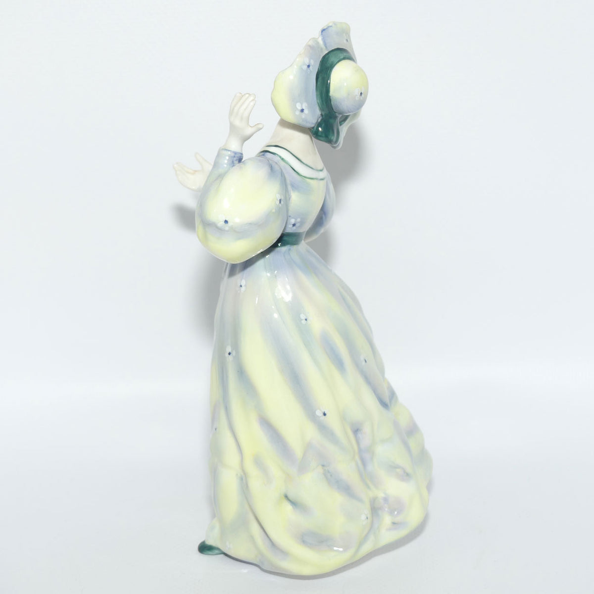 HN2723 Royal Doulton figure Grand Manner