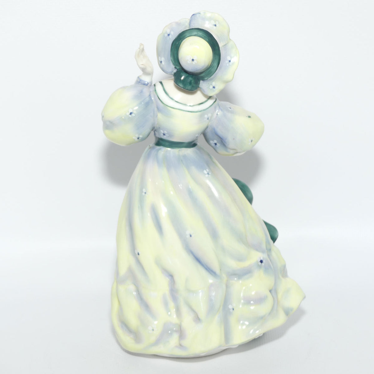 HN2723 Royal Doulton figure Grand Manner