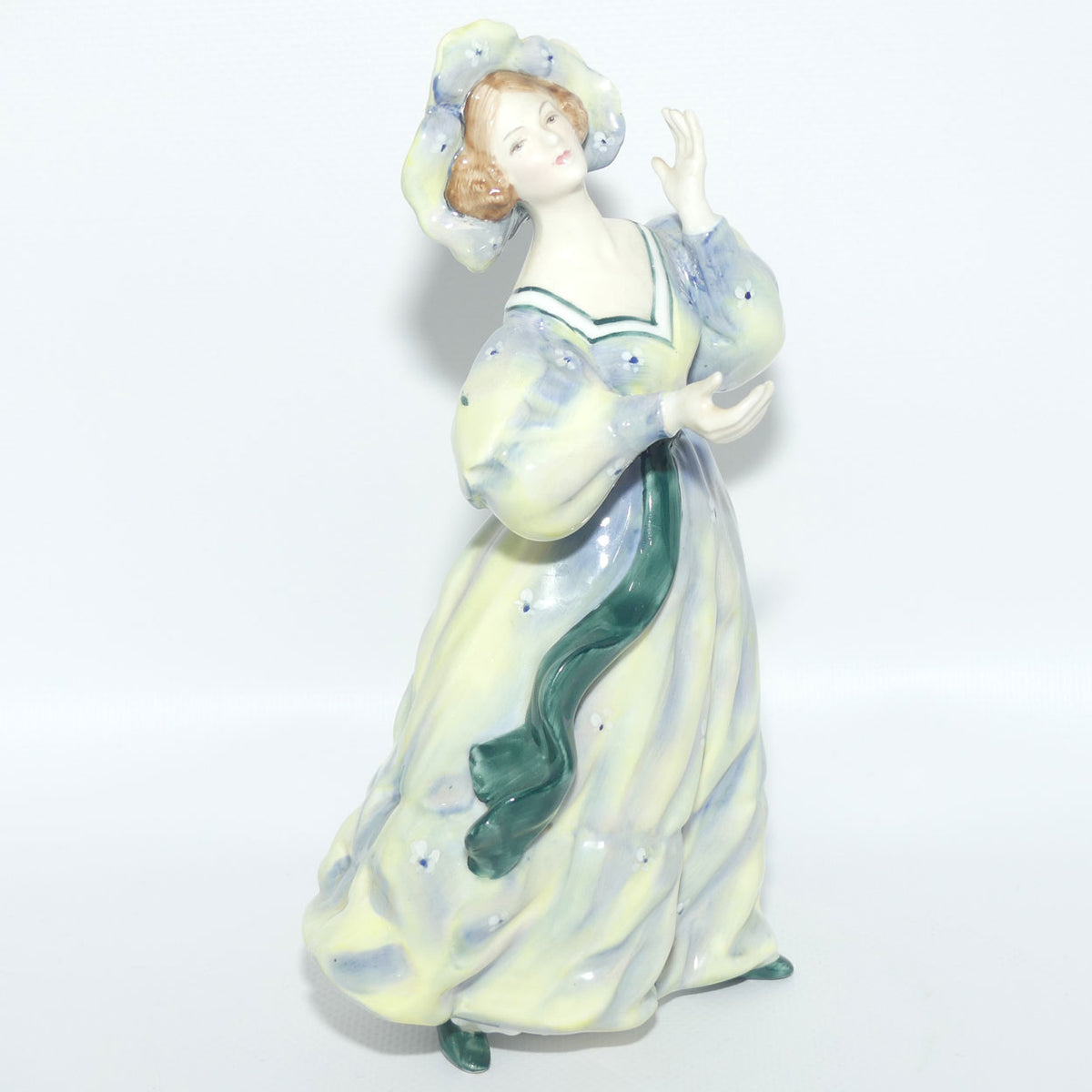 HN2723 Royal Doulton figure Grand Manner