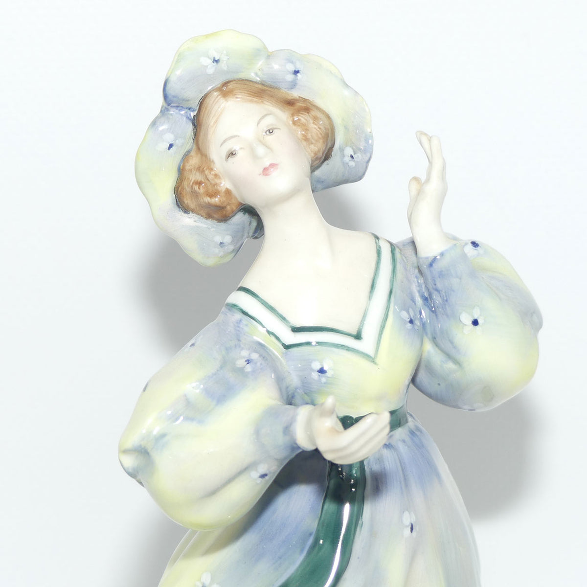 HN2723 Royal Doulton figure Grand Manner