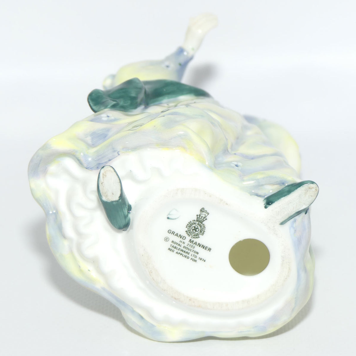 HN2723 Royal Doulton figure Grand Manner