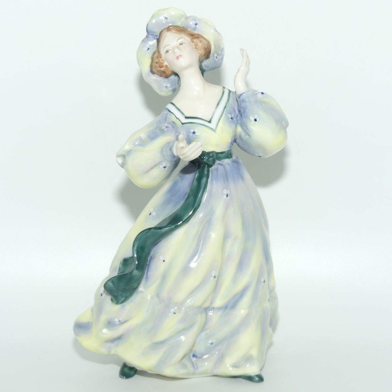 HN2723 Royal Doulton figure Grand Manner