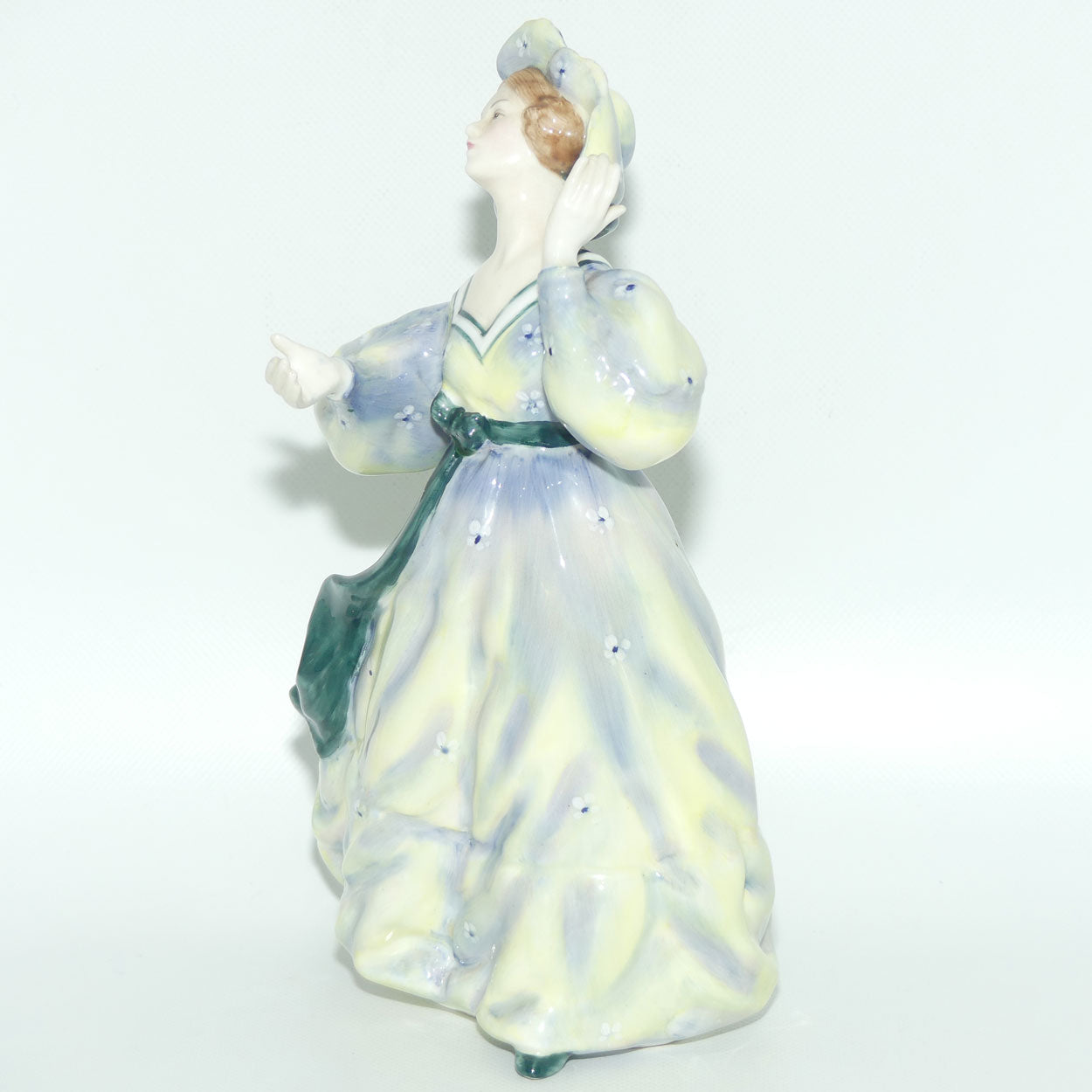 HN2723 Royal Doulton figure Grand Manner