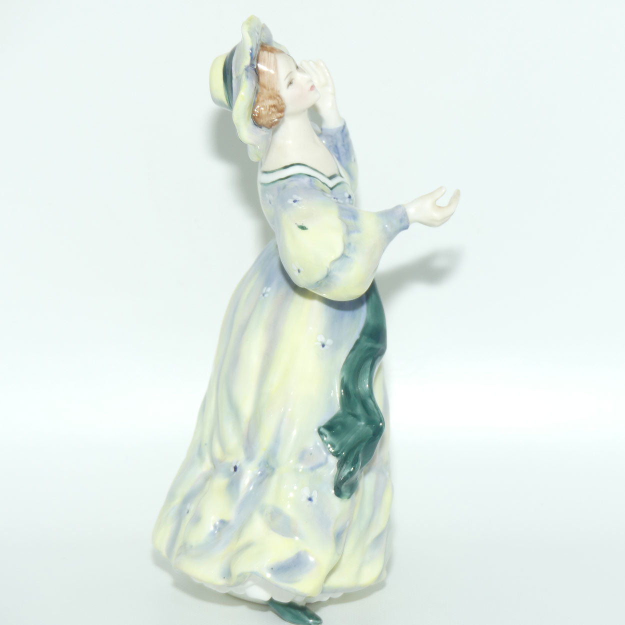 HN2723 Royal Doulton figure Grand Manner