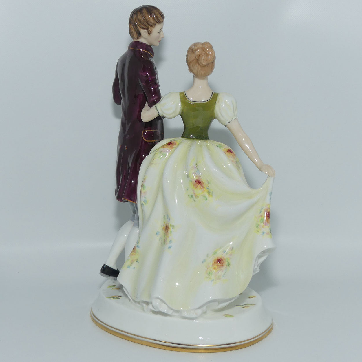 Royal Doulton figure group Young Love HN2735 |  Designer: DV Tootle | Issued: 1975 -1990