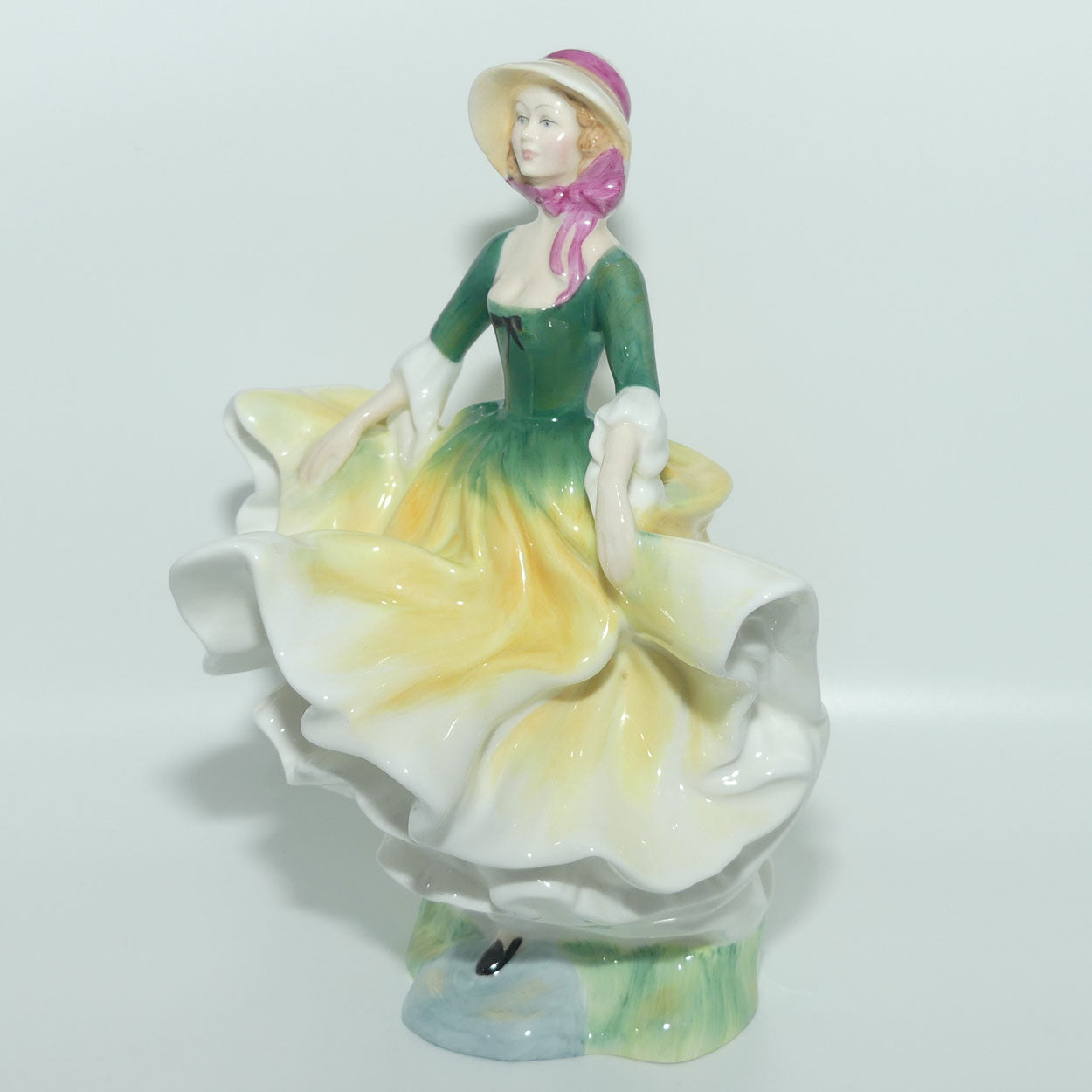 HN2740 Royal Doulton figurine Becky | DV Tootle