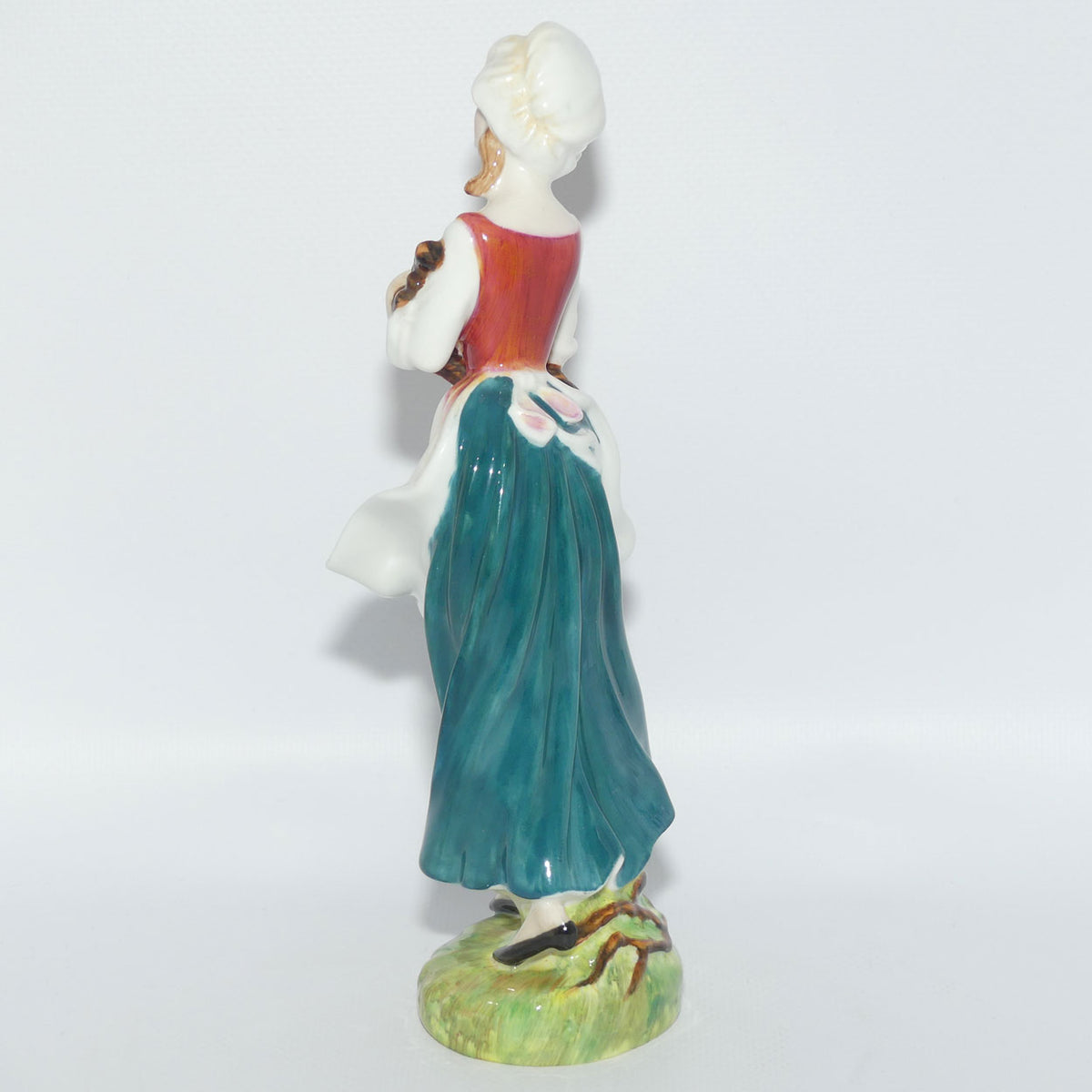 HN2749 Royal Doulton figure Lizzie